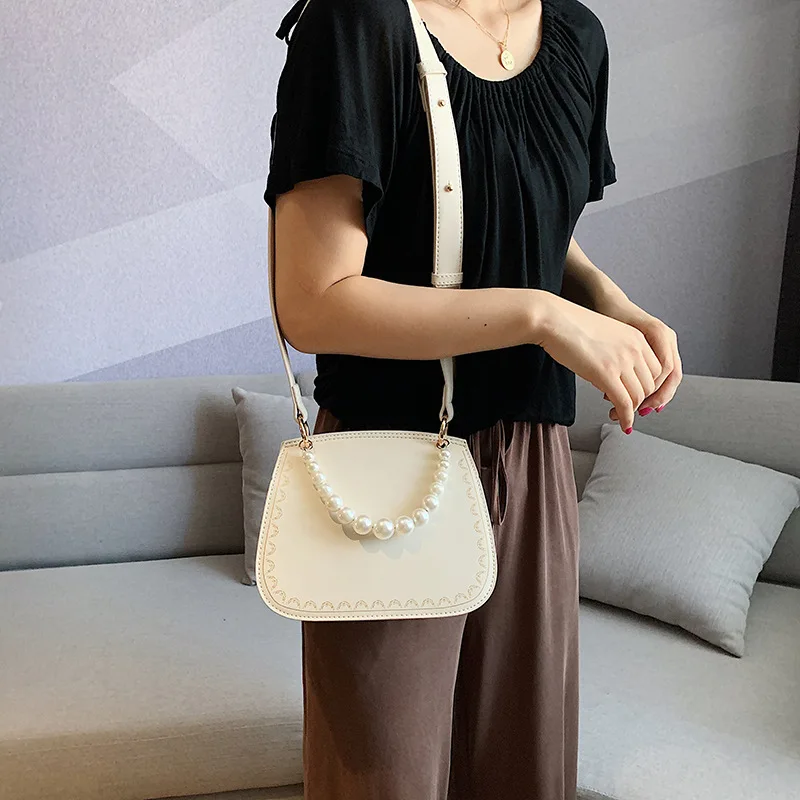 

2019 The new shell-type stereo pillow pack pearl chain with a single shoulder bag female bag