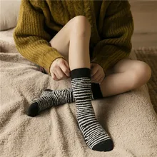 Зима, новые модные хлопковые полосатые носки с зеброй, женские персональные носки до лодыжки Harajuku, Носки дышащие комфортные носки, сохраняющие тепло