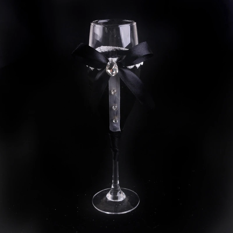 2Pc/Set Creative Gift Bridal and Groom Black and White Dresschampagne Flutes Wedding Glasses Set Cup Toasting Goblet for Wedding