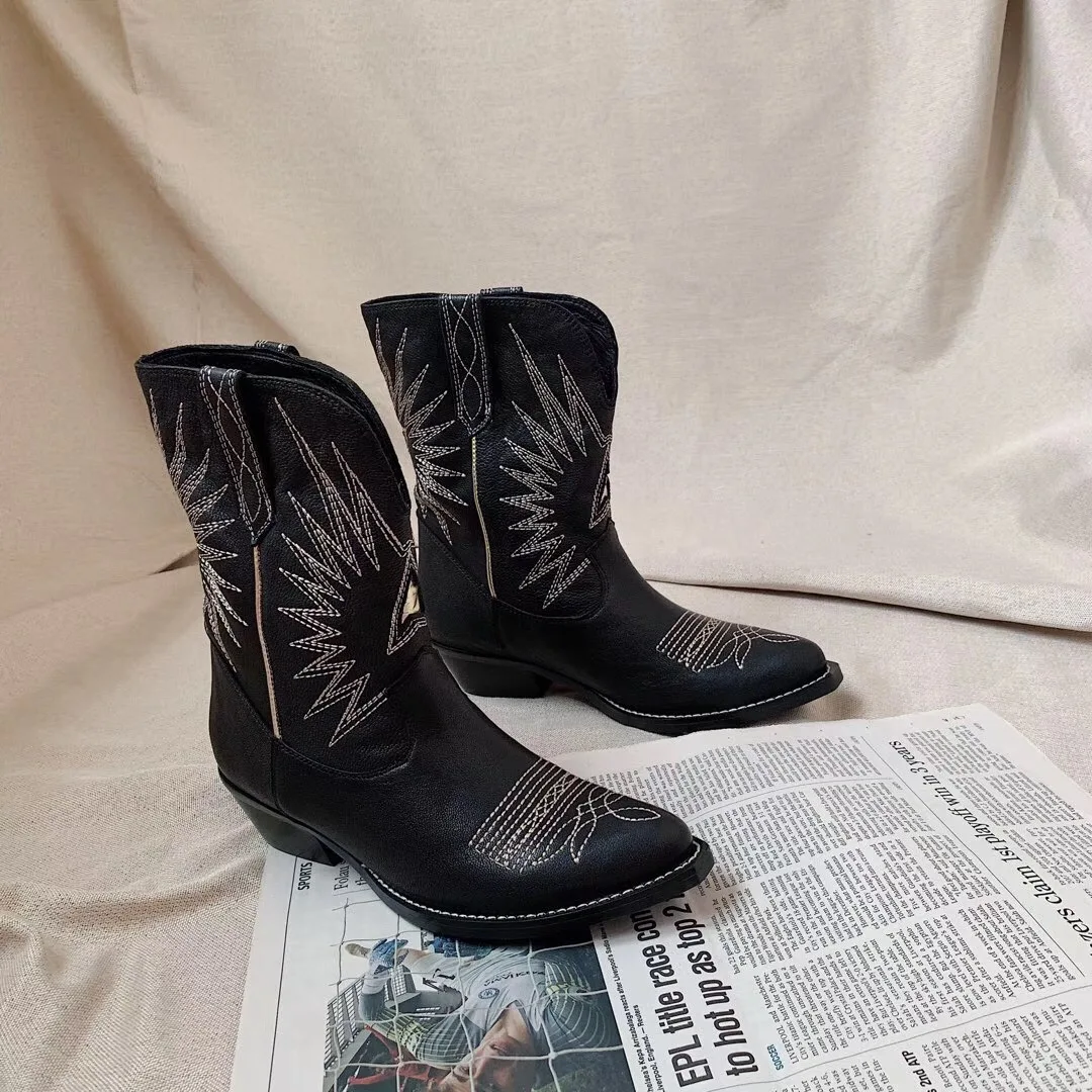 skia flat heel boots