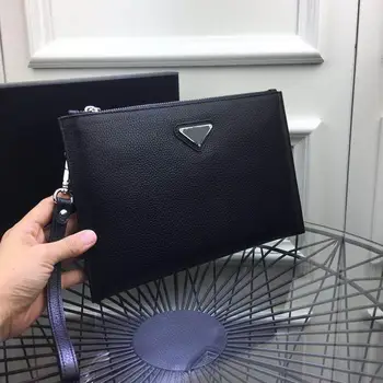 

European trend 2020 autumn new cowhide men's casual handbag, zipper hand bag, one-shoulder bag, free global transport