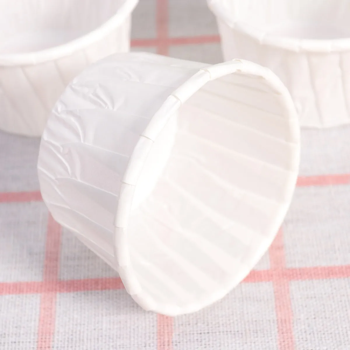 100pcs Disposable Curled Baking Cake Cups Heat-Resistant Paper Muffin Cupcake Paper Cups Baking Cupcake Wrappers Cake Wrapper