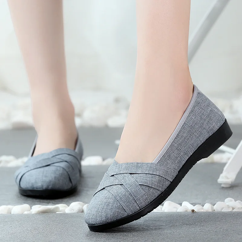 

19 Spring And Autumn Fashion Mom Shoes Soft Bottom Anti-slip Wear-Resistant Moccosins Old Beijing Cloth Shoes WOMEN'S Shoes Flat