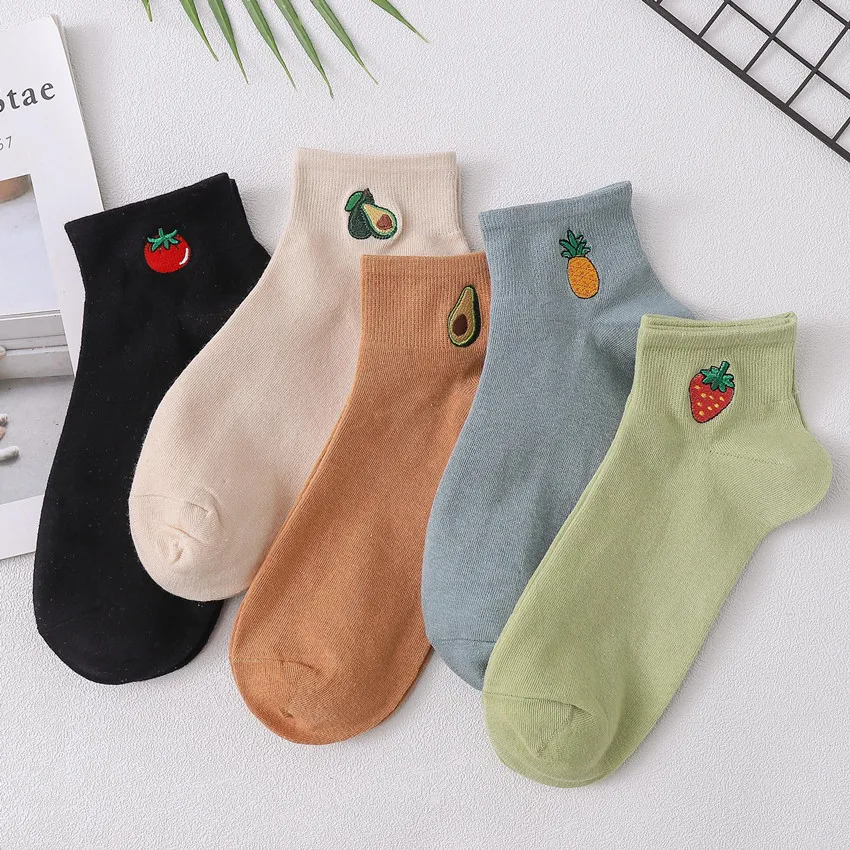 

LEOSOXS Ladies socks spring Embroidered fruit series Avocado strawberry casual lovely cotton socks new store manager recommended
