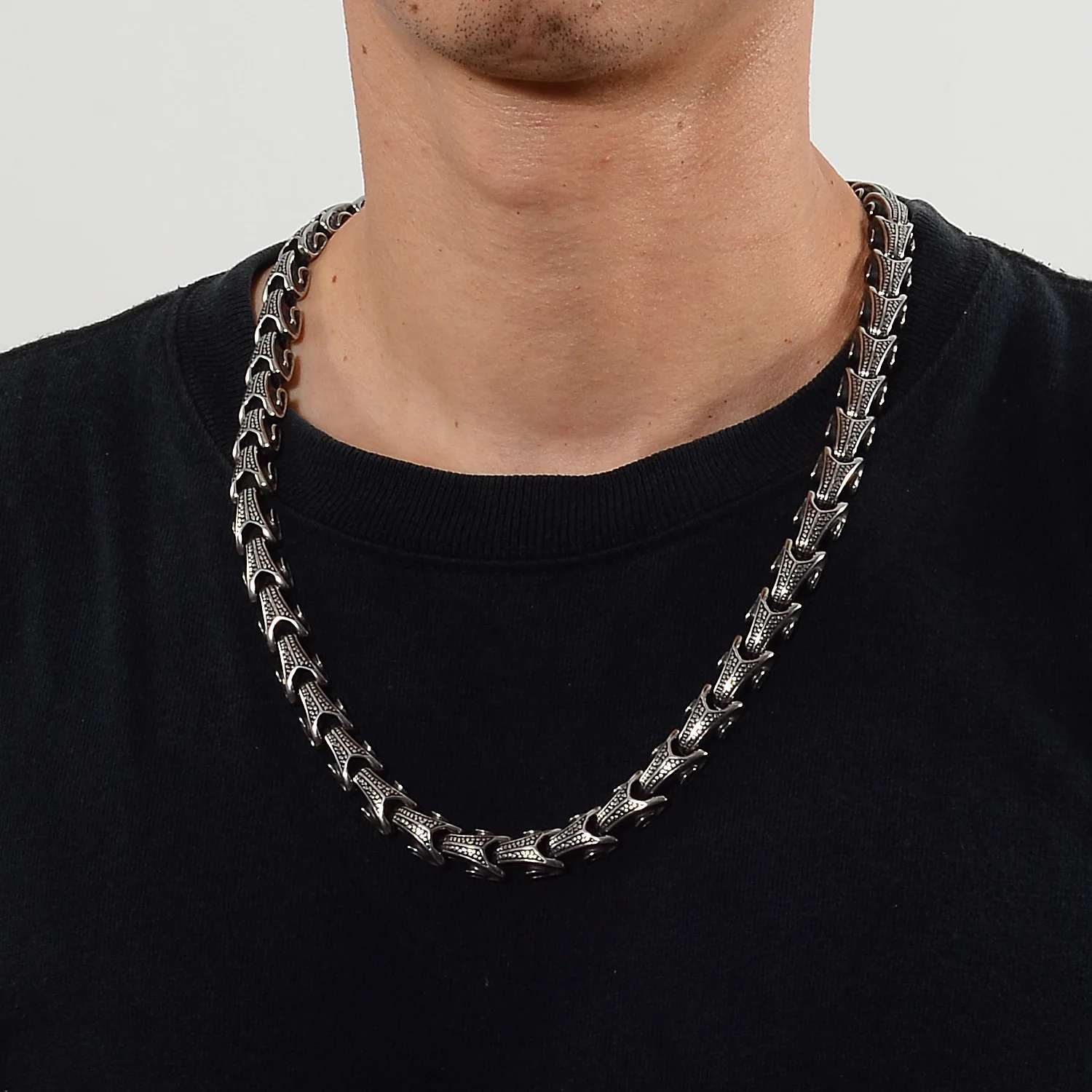 

Men's Domineering 316L Stainless Steel Trend Personality Keel Necklace Black Titanium Steel Dragon Pattern Necklace Wholesale