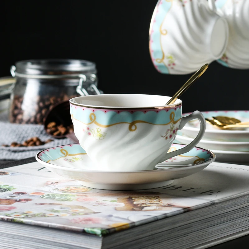 High Quality Bone China Tea Cup and Saucer Set Luxury Coffee Cup Vintage White Ceramic Coffee Cups Classic Nordic Kitchen D6D