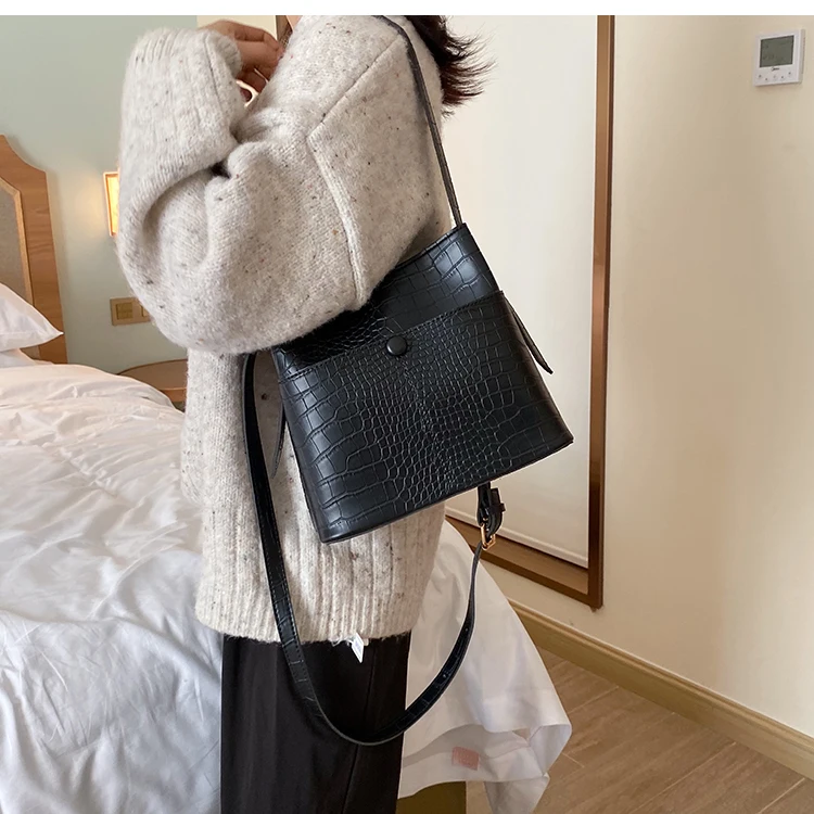 iVog New Arrival Everyday Female Big Messenger Shoulder Handbag louis Geometric Bucket Bags for Women