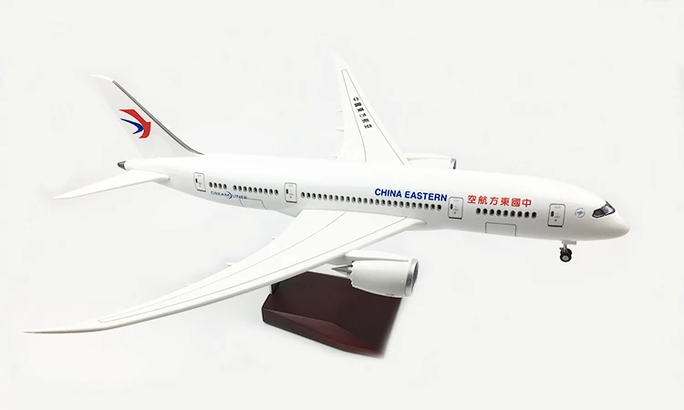 1/130 масштаб смолы Голосовое управление СВЕТОДИОДНЫЙ самолет Boeing 787 747 с светодиодный свет B787 B747 43 см модель самолета детская Подарочная коллекция