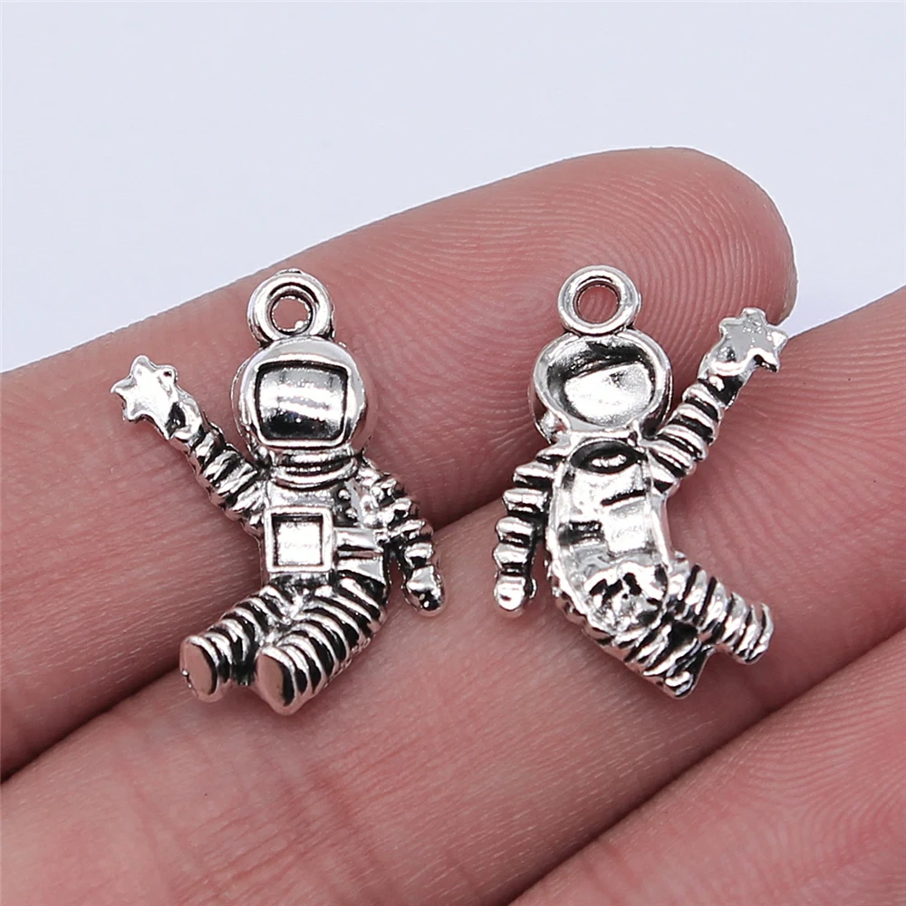 

20pcs 22x14mm Antique Silver Color Astronaut Charms Pendant For DIY Jewelry Making DIY Jewelry Findings
