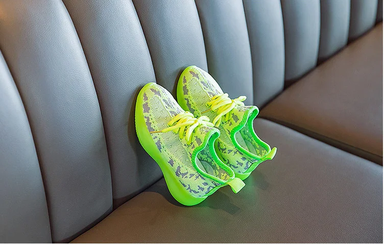 Fly Knit светящаяся детская обувь; Новинка; сетчатая дышащая обувь для мальчиков и девочек; повседневная обувь для бега; кроссовки для девочек