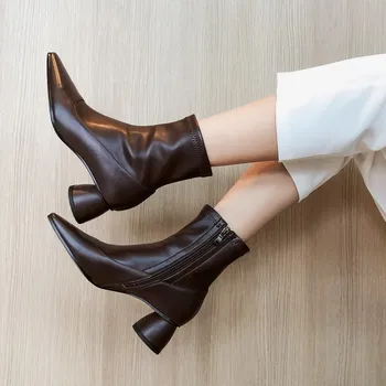 

2019 autumn and winter new women's comfortable shallow mouth pointed boots women's zipper simple sweet wild boots