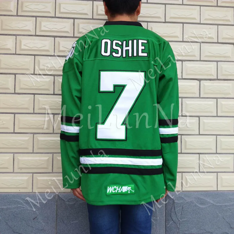 Мужская молодежная и Северная Дакота файтинг сиу 7 TJ Oshie 9 Джонатан макюс 11 Zach Parise