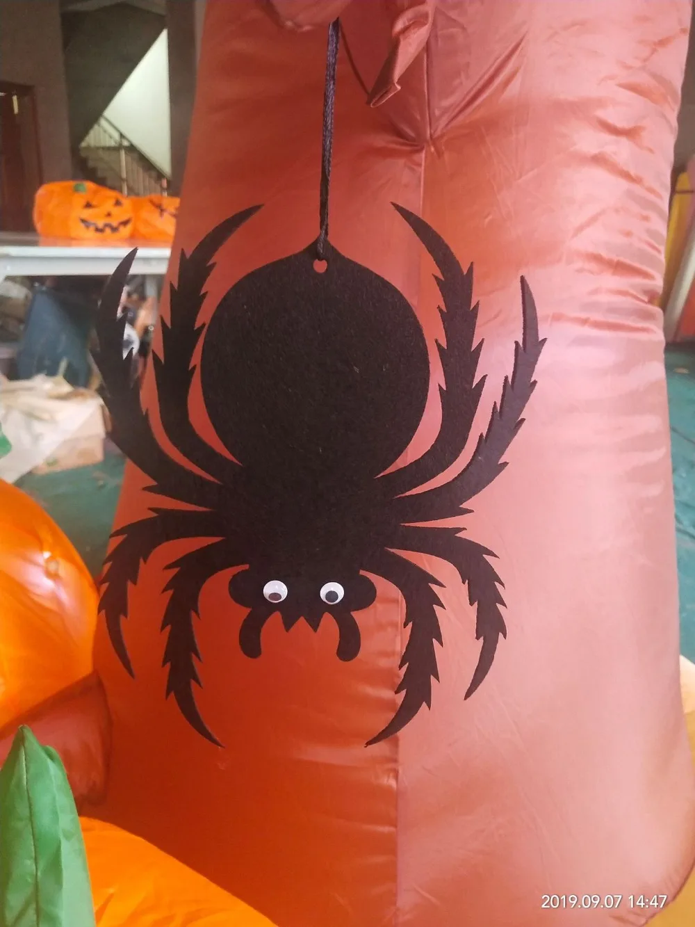 12022607212_1146392094