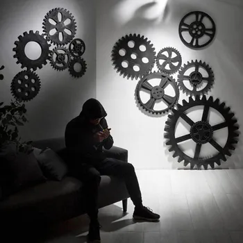 

Figurines Miniatures Creative Wood Gear Imitation Metal Wall Hanging Retro European Wooden Ornaments Coffee Shop Wall Decoration