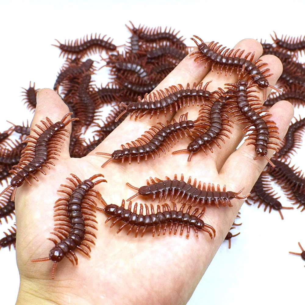 

1pc Tricky Toy Plastic Realistic Bugs Fake Cockroaches Spiders Worms Flies Scary vivid bug toy 9 Optional Styles