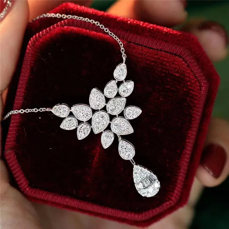 Huitan Fashion Women's Pendant Necklaces High-quality Silver Color Stylish Accessories for Party Anniversary Birthday Love Gifts |