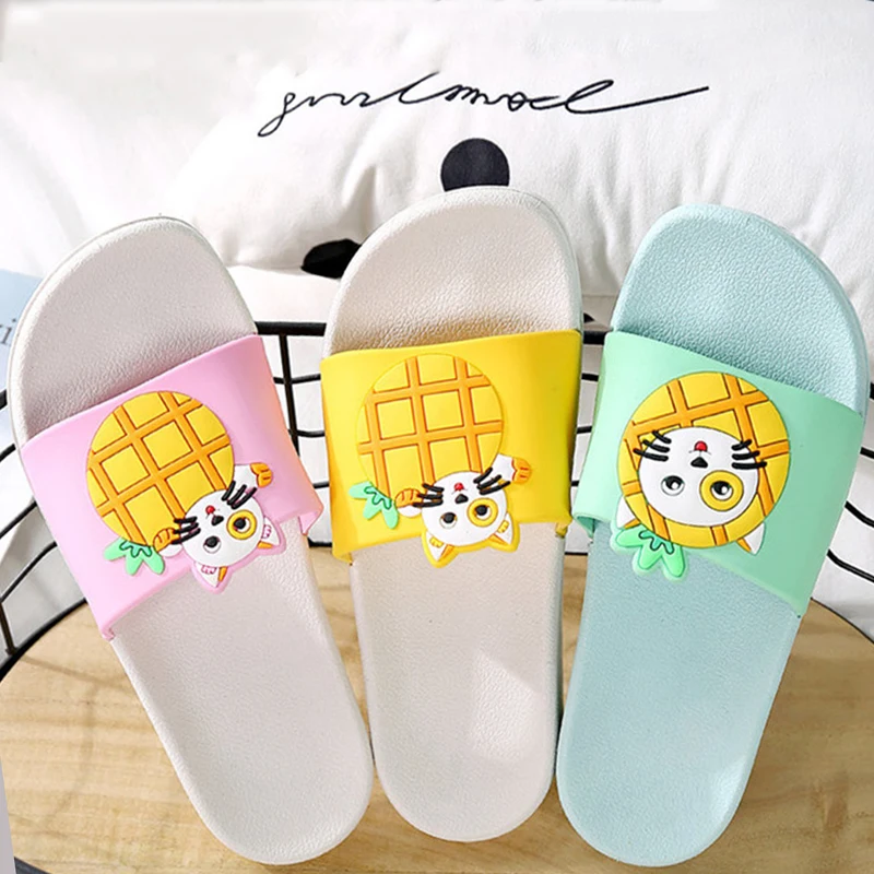 

Summer Women Cartoon Cute Cat Soft Bottom Beach Slippers Slides on Bathroom Sandal Couple Flip Flops Nonslip Sandalias De Mujer