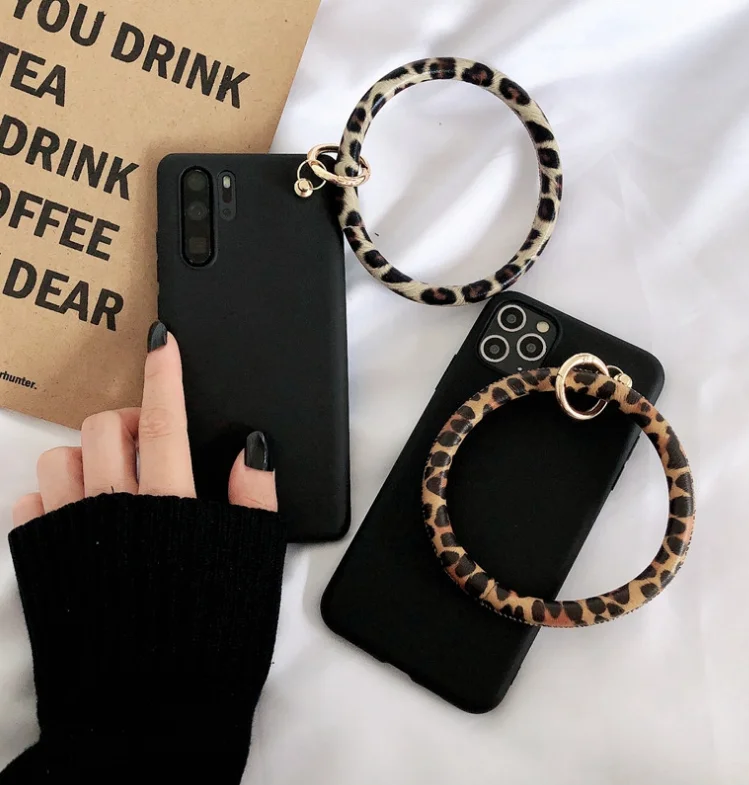 

Anti-Lost Leopard Bracelet Ring Phone Case For Iphone 12 11 Pro Max 7 8 6 6S Plus XR X XS Max Luxury Matte Soft Silicone Case