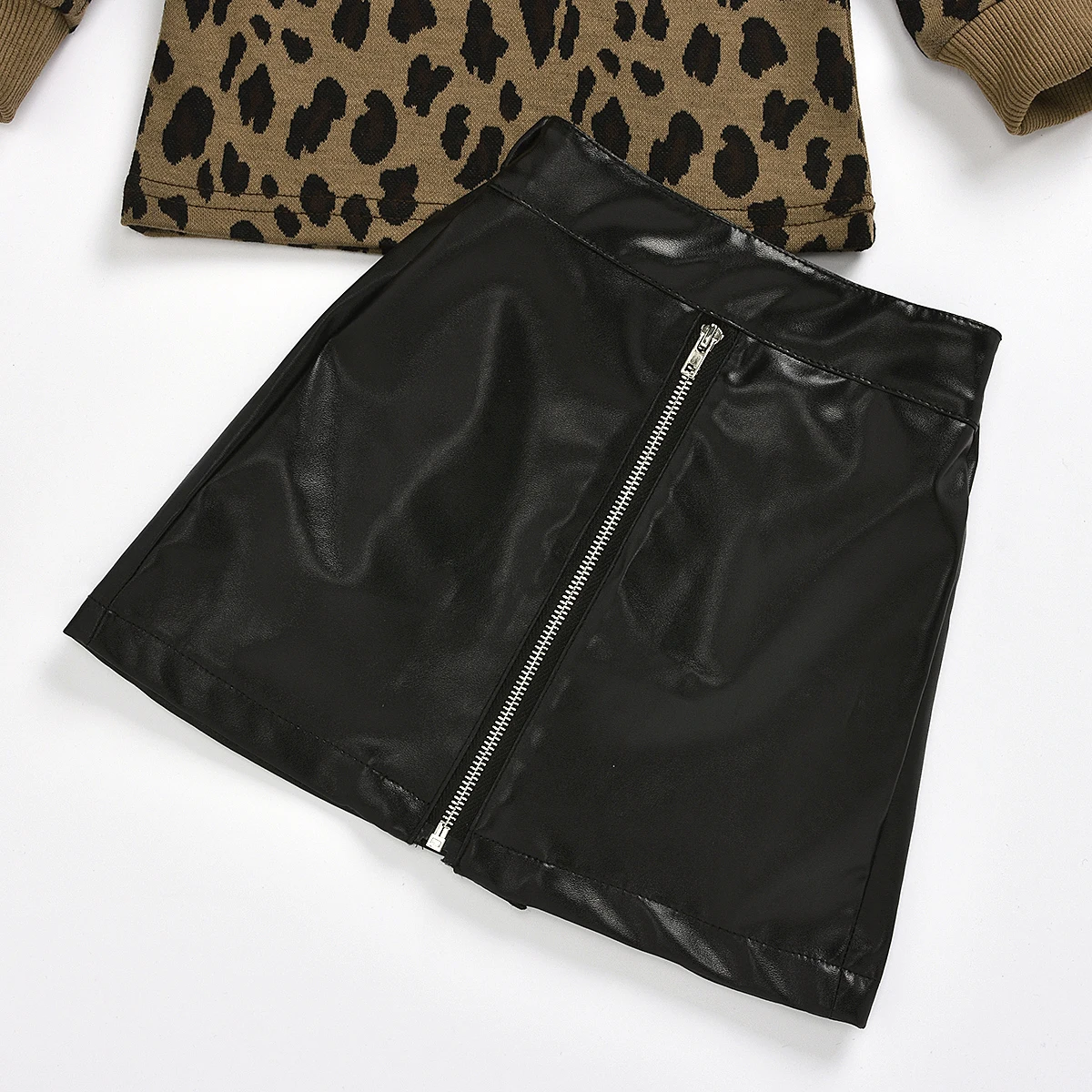 Комплект одежды для малышей из 2 предметов; Одежда для маленьких девочек комплект От 1 до 5 лет с леопардовым принтом пуловер Джемпер кожа Мини-юбки наряд вечерние