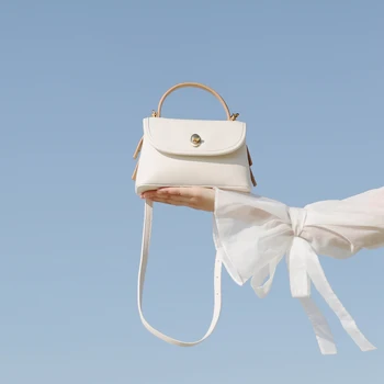 

Niche design simple temperament portable small bag 2019 new female autumn wild shoulder Messenger bag