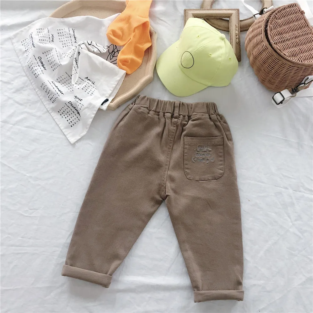 Повседневные штаны в Корейском стиле для мальчиков и девочек с карманами и вышивкой; осенние детские хлопковые брюки; 2 цвета
