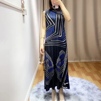 

XUXI 2020 New Spring Fashion Korea O-neck Sleeveless Print Long Dress Vintage Loose Temperament Big Size Pleated Dress FZ0348