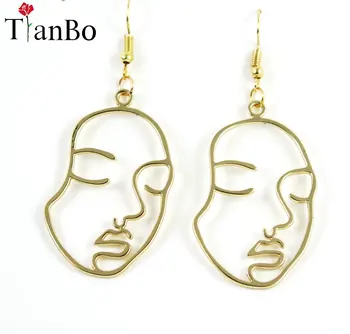 

2020 New Arrival Abstract Stylish Hollow Out Face Dangle Earrings Girls Statement Drop Earrings boucles d'oreilles