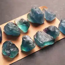 С природными кристаллами Драгоценный Камень Голубое сырье флюорит галтованные камни для рейки заживление 50 г