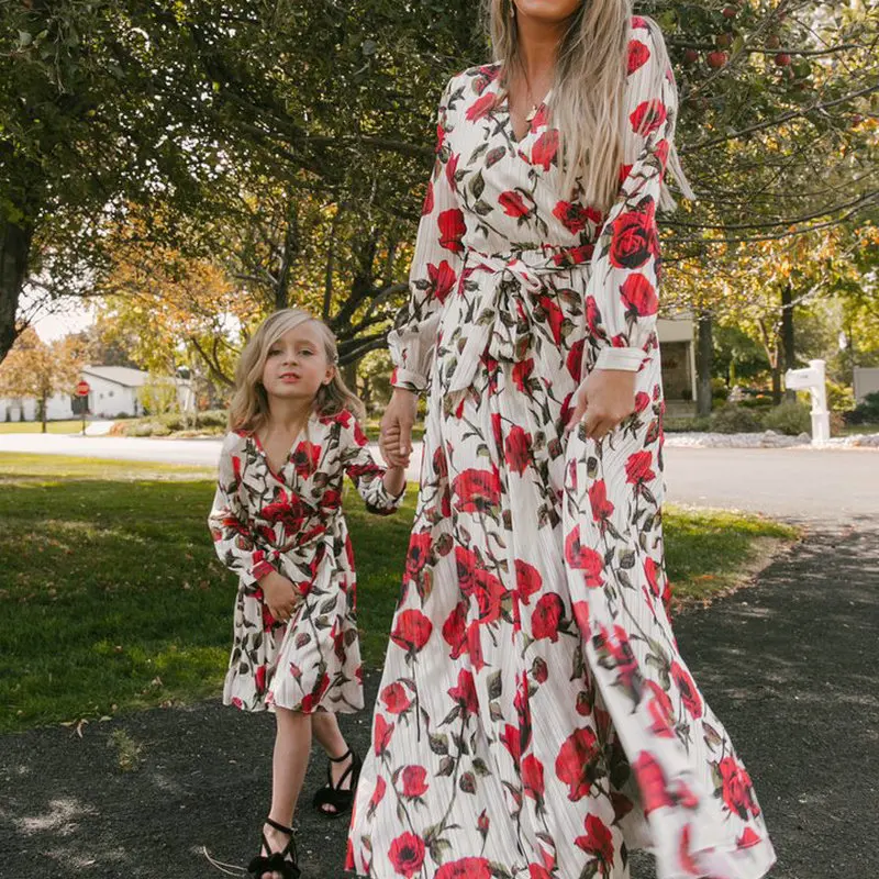 Robe à manches longues à fleurs assortie pour maman et fille