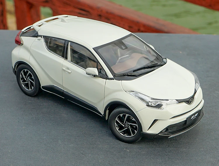 1:18 Toyota IZOA литая под давлением Модель автомобиля игрушки Металлическая Модель автомобиля оригинальная коробка