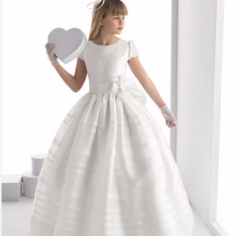 Mode Bloem Meisje Jurken Charmant wit ivoor Korte mouwen Satin Floor Lengte Meisjes Pageant Jurken Eerste Communie Jurken Mode Bloem Meisje Jurken Charmant wit ivoor Korte mouwen Satin Floor Lengte Meisjes Pageant Jurken Eerste Communie Jurken
