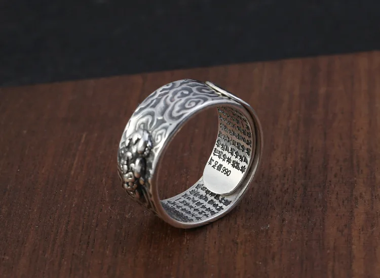 12421348562_2092824473