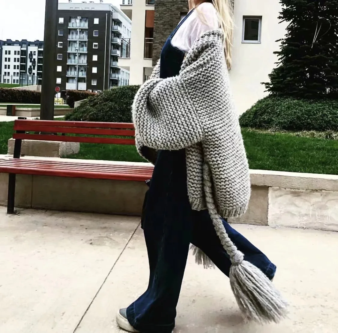 Осень-зима модный Европейский и американский стиль ручная работа кисточки с рукавами фонариком кардиган свитер с кисточками