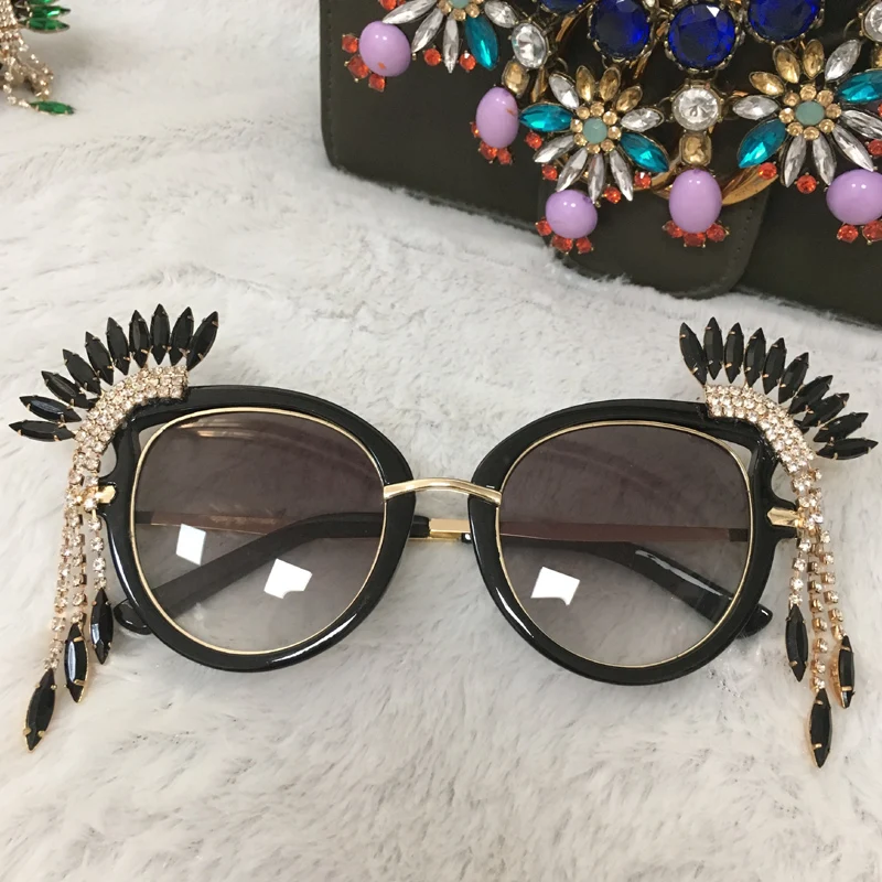 

2019 New Fashion Luxury Crystal Sunglasses Summer Beach Rhinestone Tassel Sunglasses Women designer oculos de sol