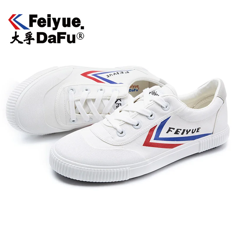 Feiyue/Обувь для футбола; женская и мужская парусиновая обувь; 820 кроссовки с заклепками; дышащая эластичная стелька; нескользящая обувь черного и белого цвета; Вулканизированная обувь