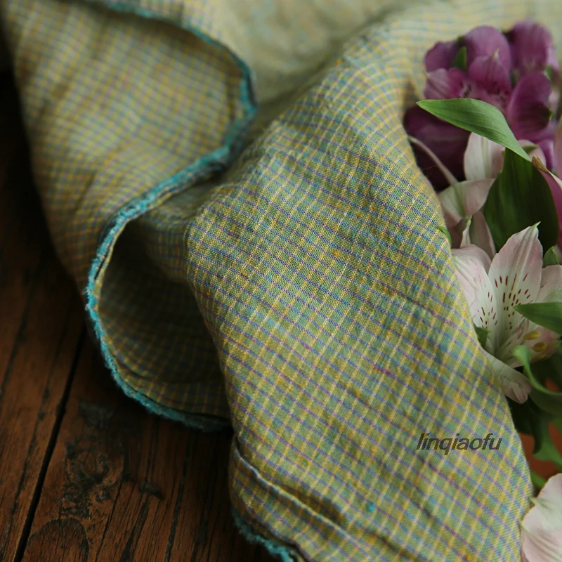 Оригинальная земляно-серая маленькая клетчатая чистая льняная ткань Высококачественная льняная одежда ткань
