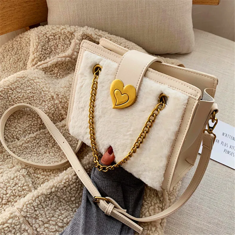 

Winter Luxury White Female Shoulder Bag Warm Plush Crossbody Bag Love Hasp Messenger Bags 2020 Portable Trend Ladies Sac Cabas