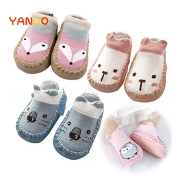 2022 meias do bebê com solas de borracha infantil meias recém nascidos outono inverno crianças chão sapatos anti deslizamento sola macia meia