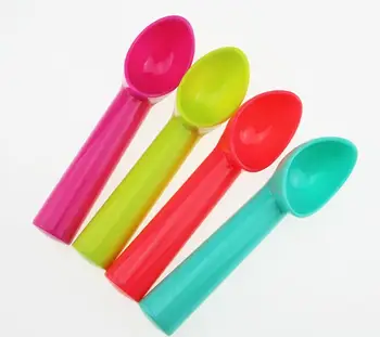

100pcs 17.5*3cm Sweet Color Ice Cream Scoop Plastic Melon Baller Thicken Cylindrical handle Dessert Spoon Kitchen Tool SN3112