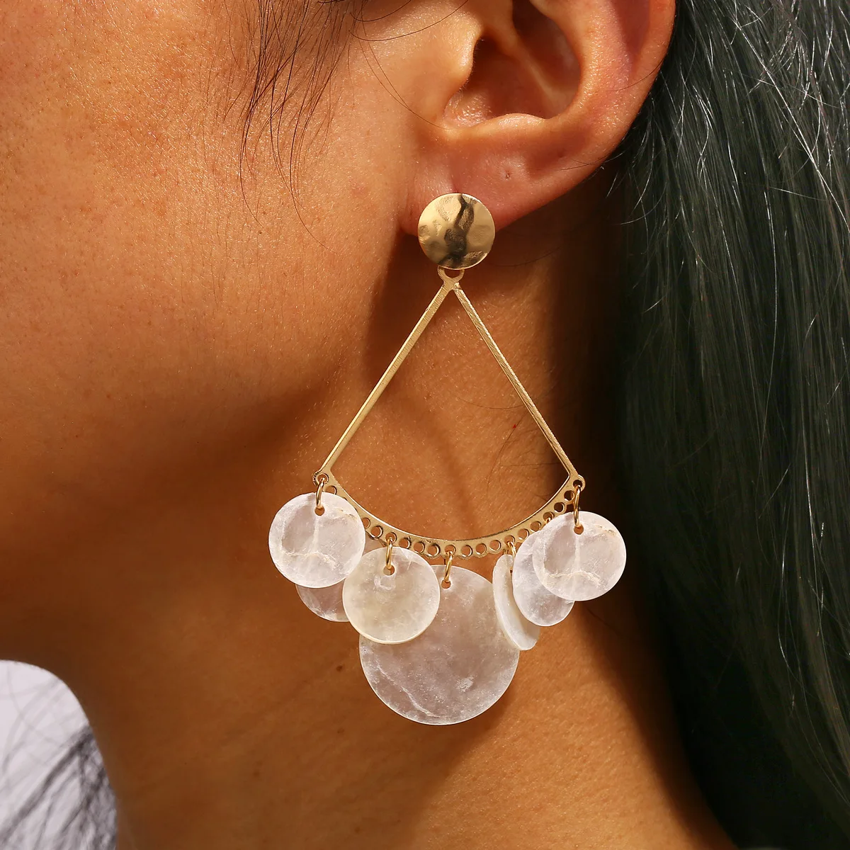 

Fashion Europe and America Simple Shell Wafers Tassel Dangle Earrings for Women Geometry Fan-Shaped Hollow Drop Earrings Jewelry