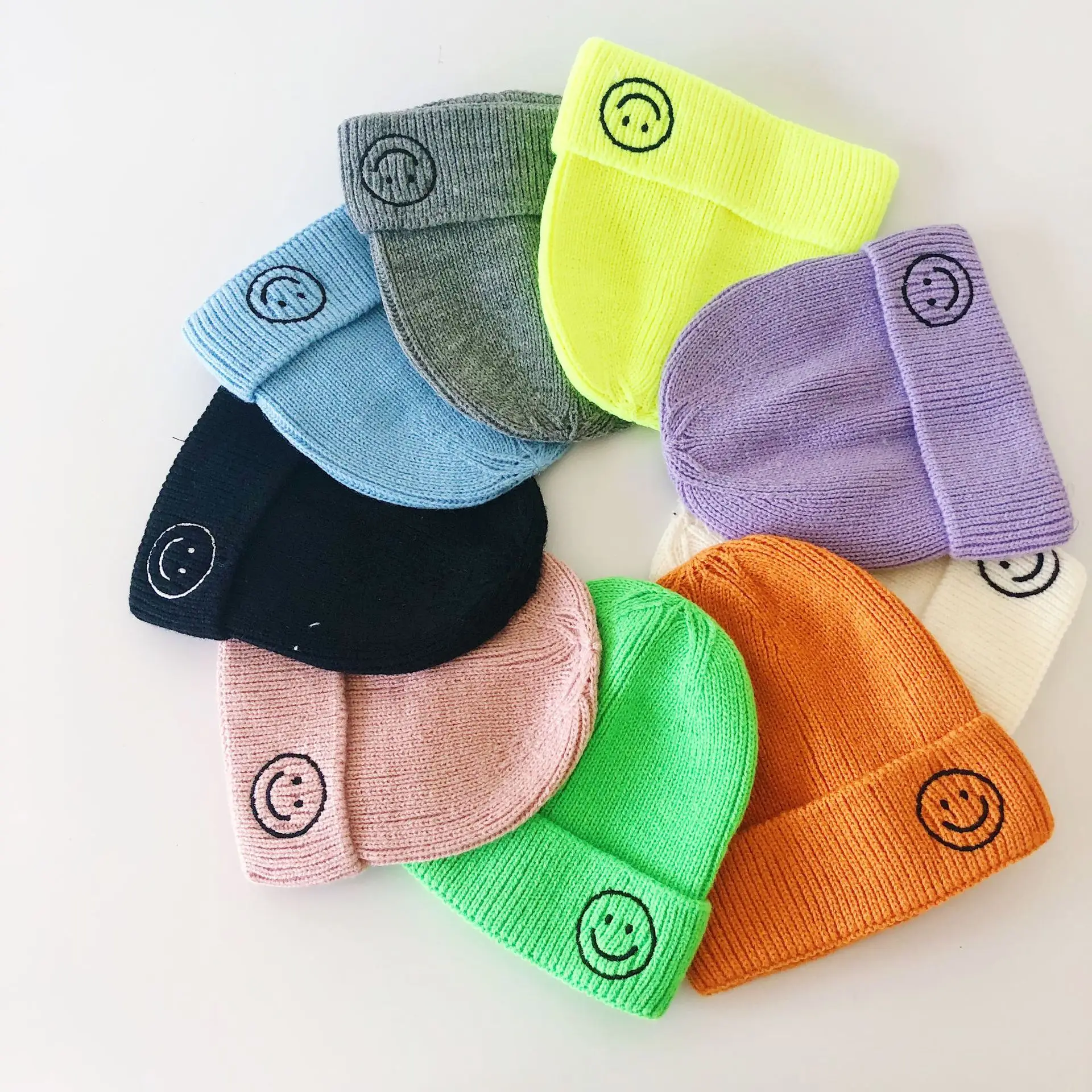 Вязаные шапки с вышитым смайликом для мальчиков и девочек, 9 цветов, теплые Универсальные шляпы