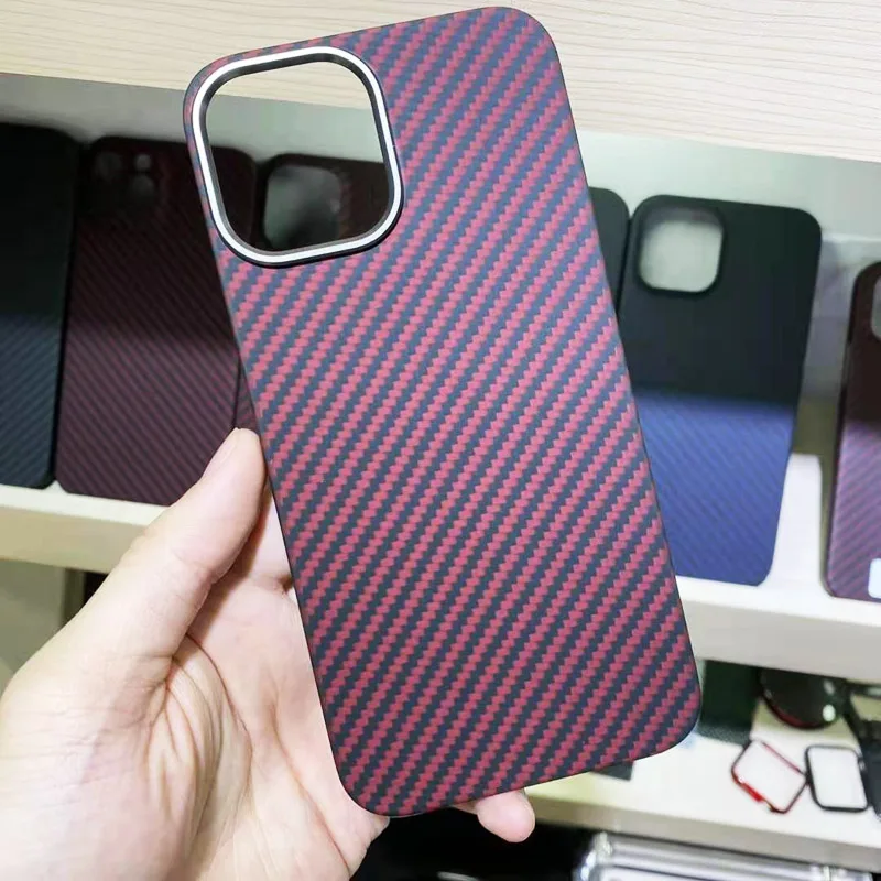 Полностью закрытый защитный чехол из углеродного волокна для Apple iPhone 12 Pro Max очень тонкий и приятный на