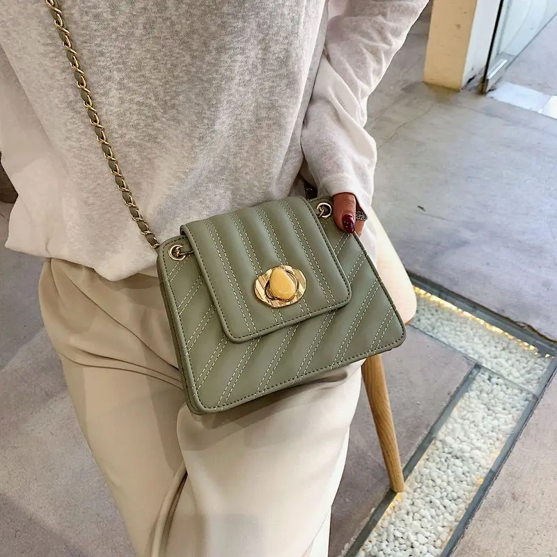 

New 2019 tide, one-shoulder, one-shoulder, one-way, women's all-in-one, fashion-net red-textured chain bag.