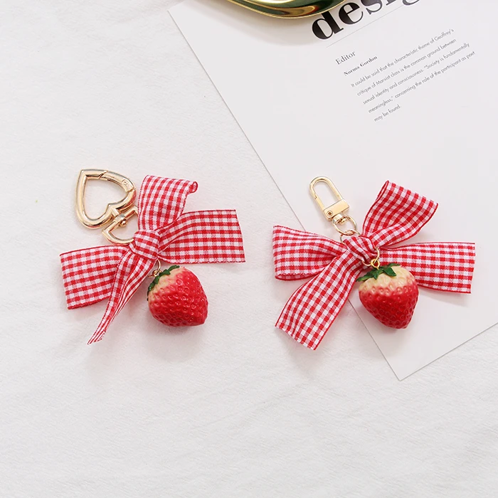 

New 2019 Strawberry Red Heart Keychain For Women Girl Jewelry Simulated Fruit Cute Car Key Holder Keyring Best Friend Gifts