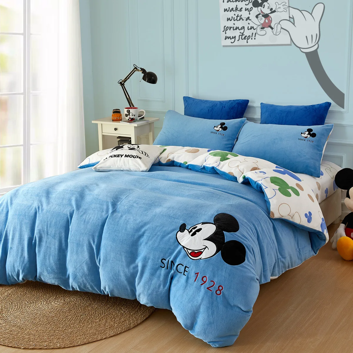

Genuine Disney Milk Velvet Embroidered Four-piece Thickening Warm Set Fall Winter Baby Velvet Bedding Winter