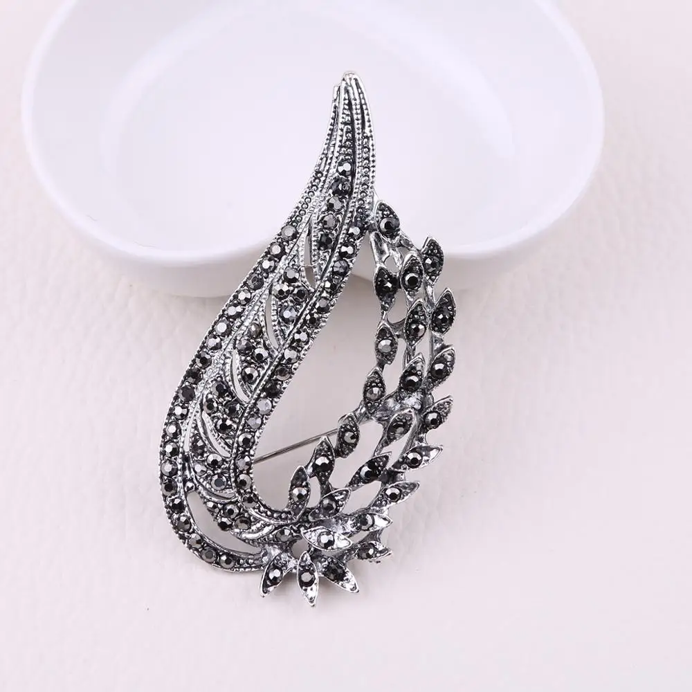 Black Rhinestone Pearl Brooches 1