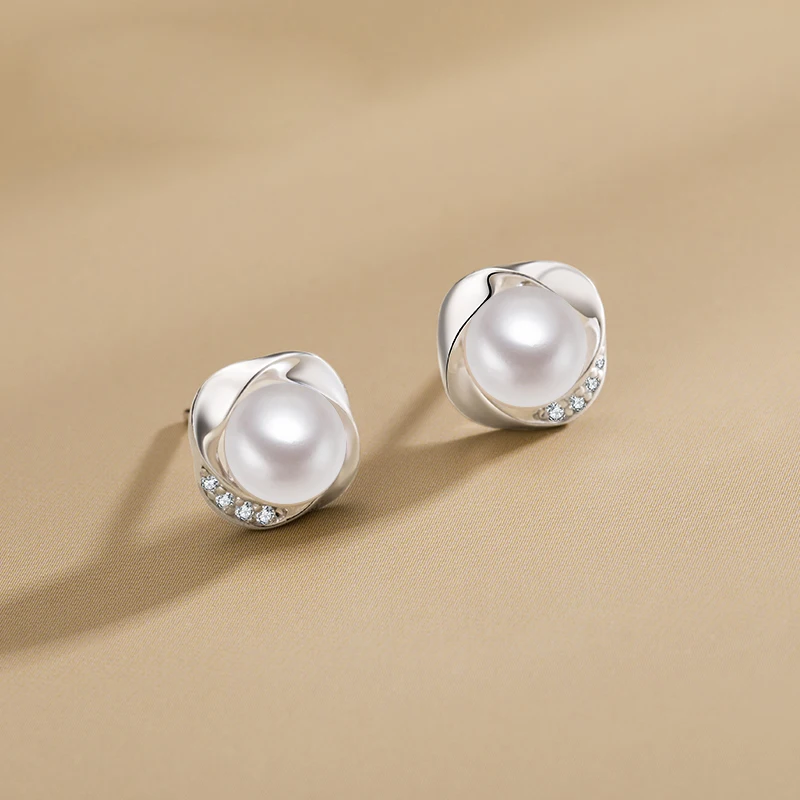 

SA SILVERAG 2020 New Tide Ladies Small Cool Wind Stud Earrings Women Christmas High-grade Pure Silver Freshwater Pearl Earrings