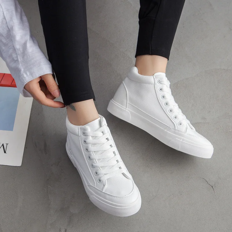 Новые стильные белые кроссовки Женская дышащая обувь для отдыха популярная обувь высококачественные модные женские белые черные кроссовки