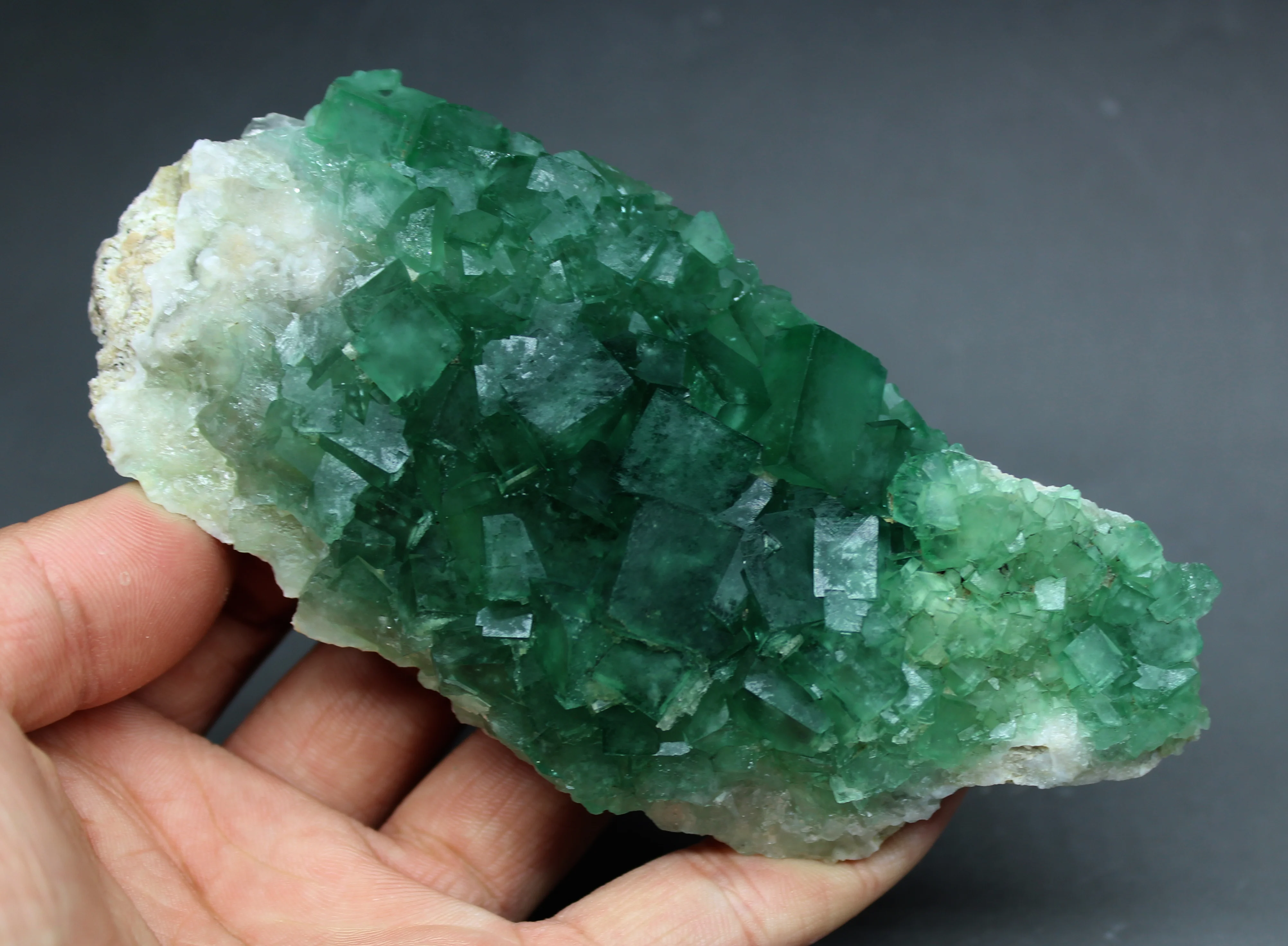 

198g Natural green fluorite Mineral specimen cluster mineral crystal specimens Stones and crystals Healing crystal Free shipping