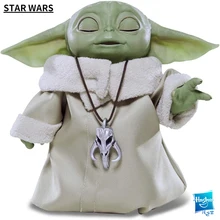 Star Wars Yoda Baby, l'enfant mandalorien peut bouger et parler 11 pouces, doux comme vraiment porter un collier de Hasbro et Mattel